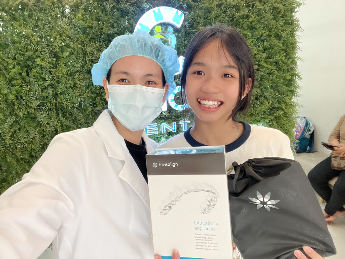Khách hàng chỉnh nha Invisalign